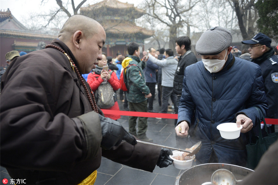 Chinese people mark festival with 'eight treasure porridge'