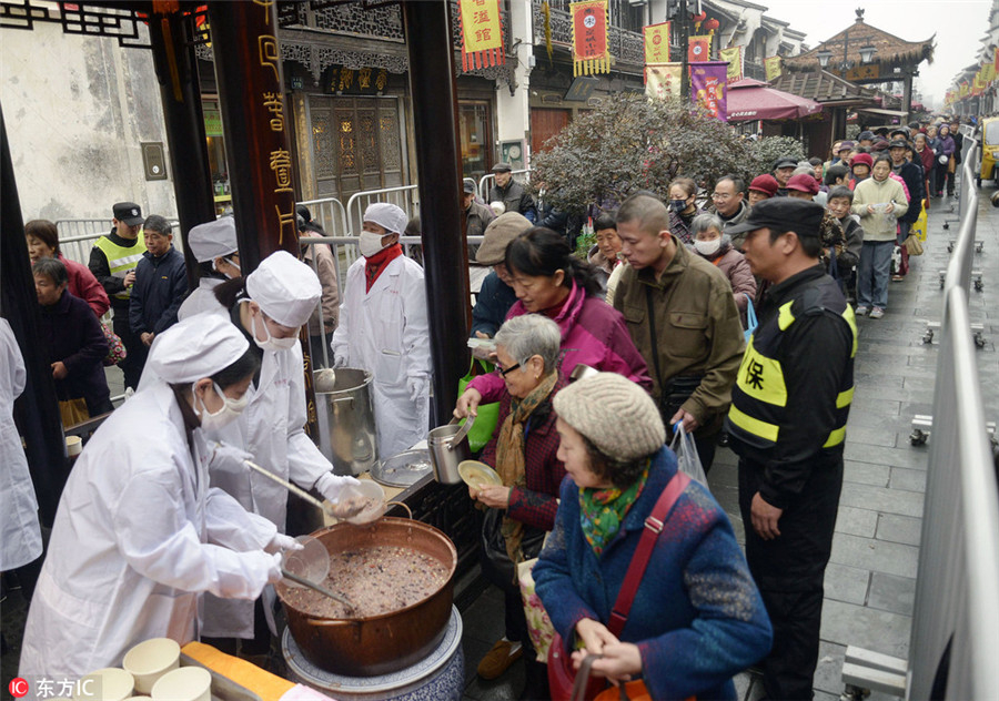 Chinese people mark festival with 'eight treasure porridge'