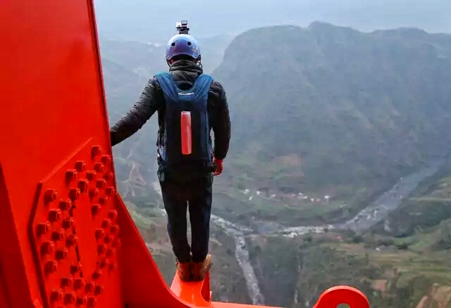 29-year-old base jumper leaps from world's highest bridge