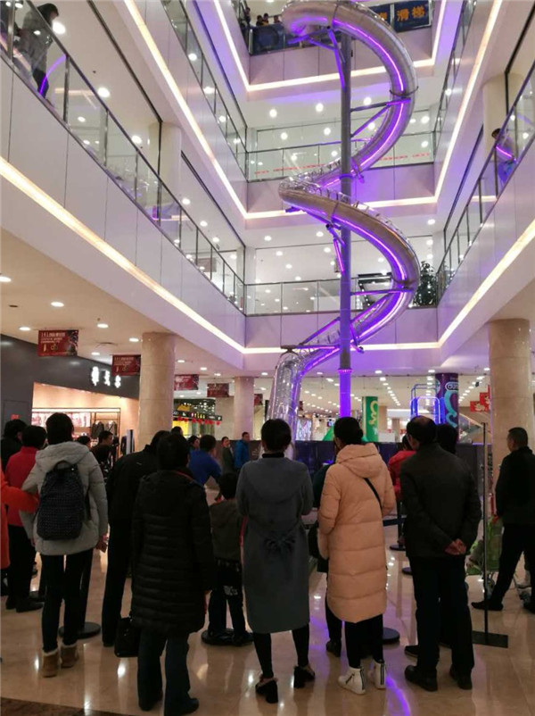 Spiral slide unveiled in Chongqing mall