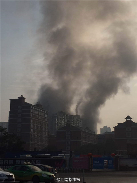 East China hotel fire traps people