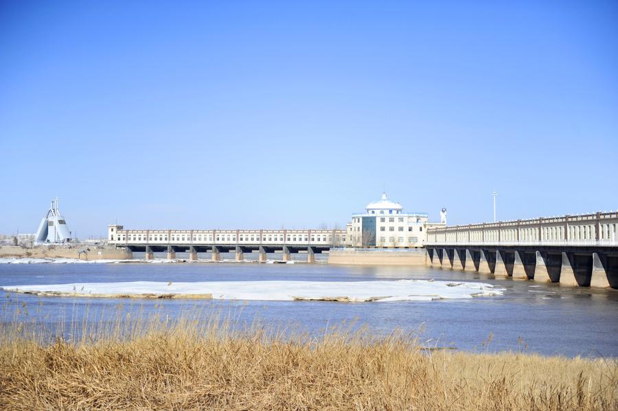 Inner Mongolia section of Yellow River starts to thaw