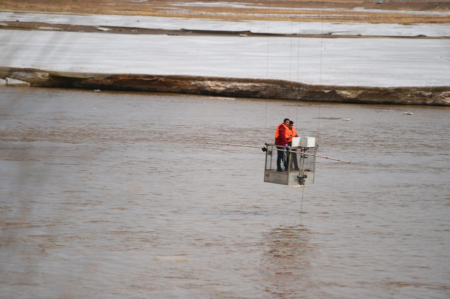 Inner Mongolia section of Yellow River starts to thaw