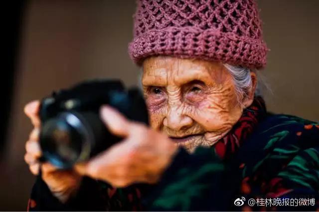 Chinese centenarian freezes time through photographs