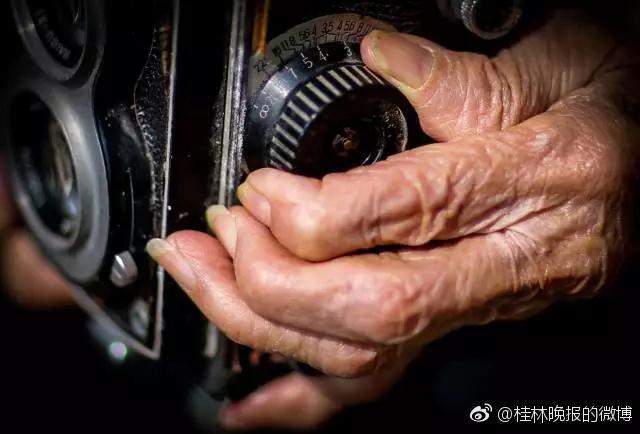Chinese centenarian freezes time through photographs