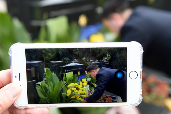 App offers live streaming of tomb sweeping service
