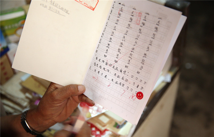 Homework tutor in Xinjiang beloved at age 74