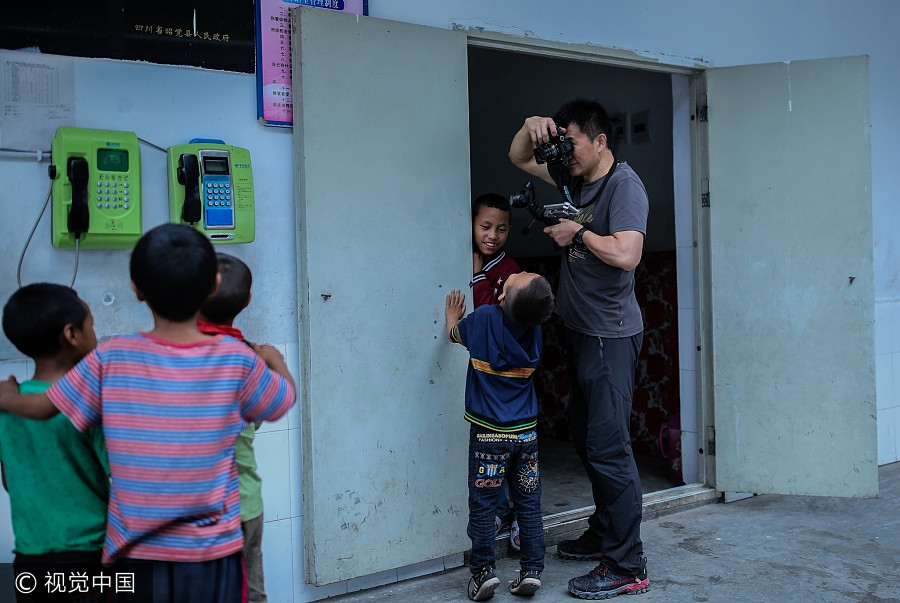 Photographer's work changes life of 'cliff village'