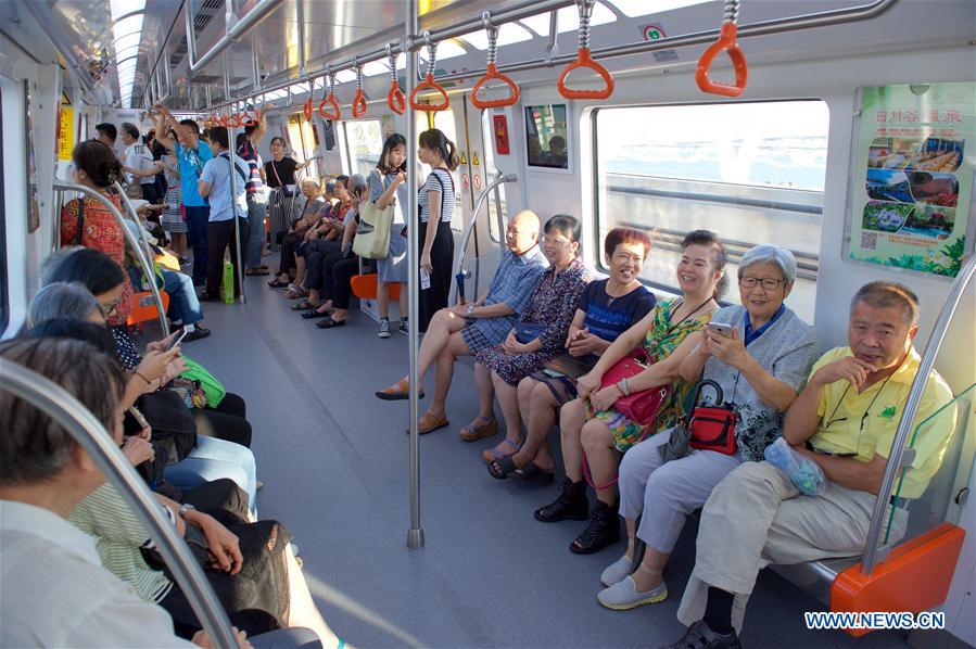Sea-view subway complets test operation in Xiamen