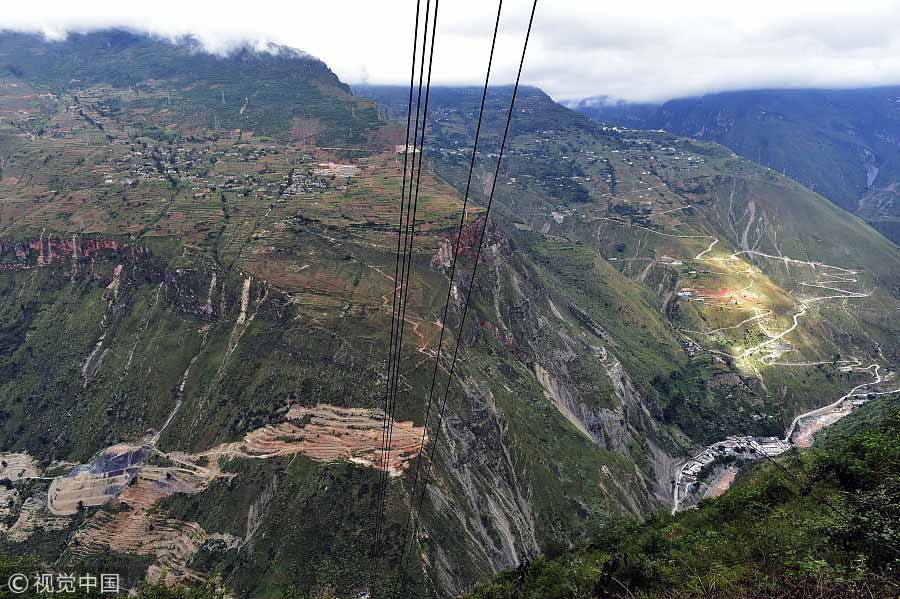 Cargo cableway facilitate villagers' life in Southwest China