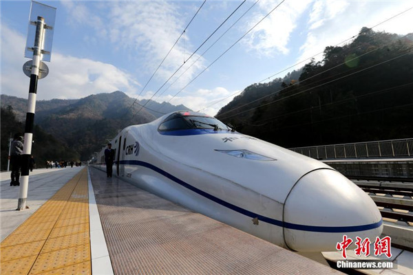 First high-speed train operating in mountains offers 4G coverage