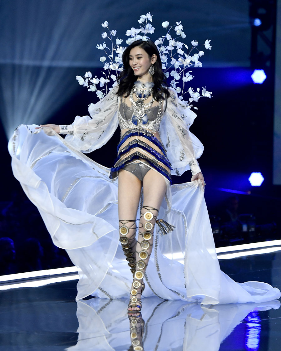 Stunning looks from Victoria's Secret Fashion Show in Shanghai