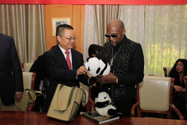 Floyd Mayweather adopts panda cub in Sichuan