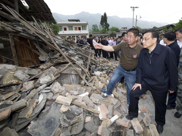 Premier Li directs quake-relief at epicenter
