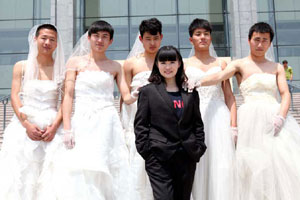Photo opps for China's new grads