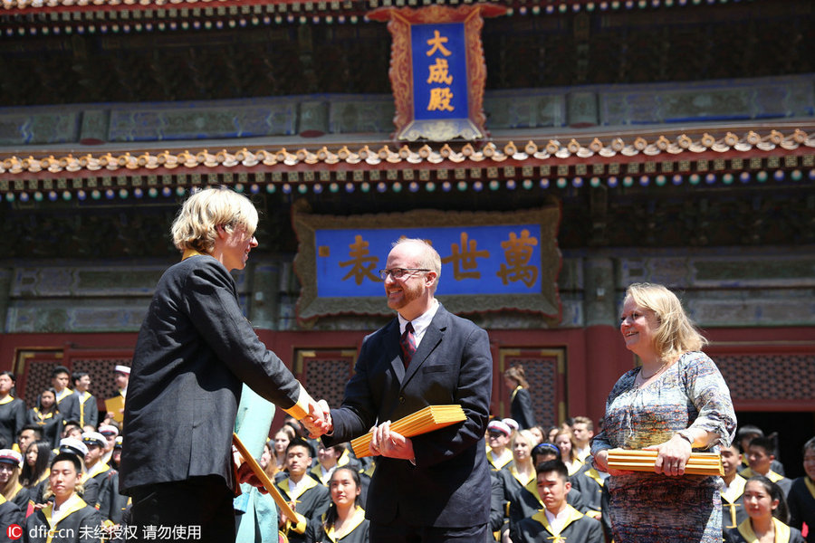 Graduation ceremony in Confucius Temple