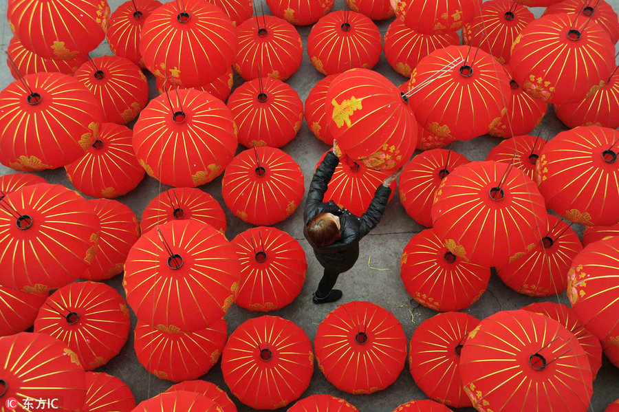 Chinese crafts bring delight to upcoming Lunar New Year