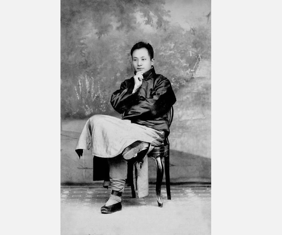 Chinese man tracks aging process in 63 self-portraits from 1907