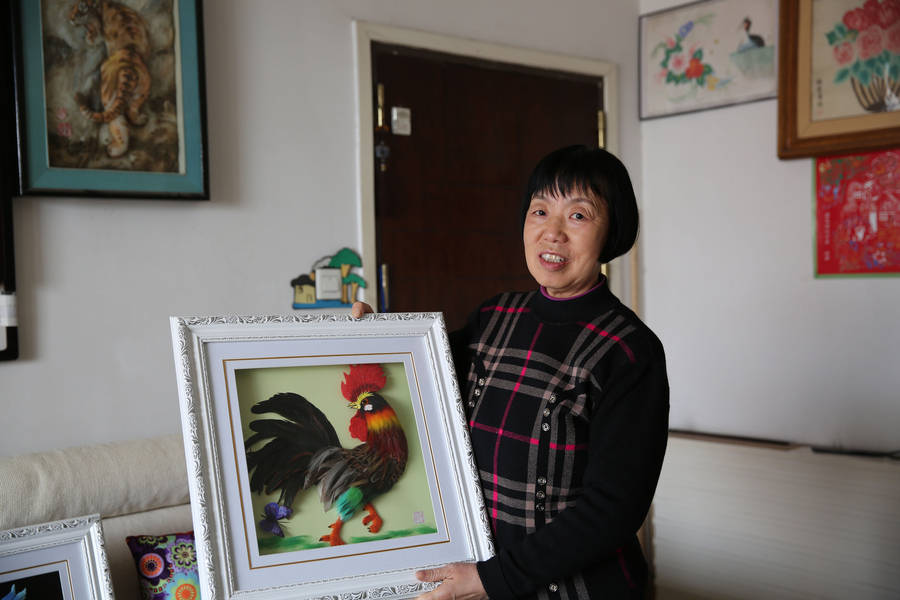 Inheritor creates colorful world with cotton wool drawing
