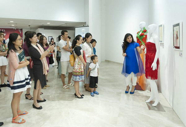 Exhibition charts development of Chinese fashion in 30 years