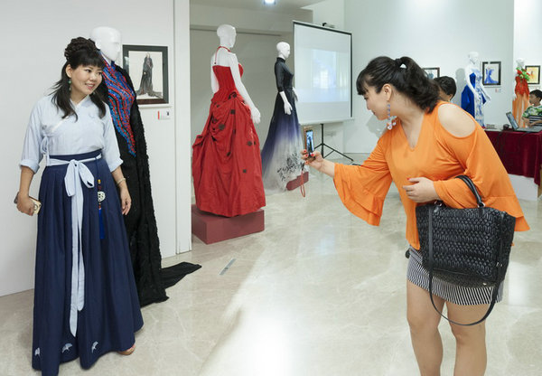 Exhibition charts development of Chinese fashion in 30 years