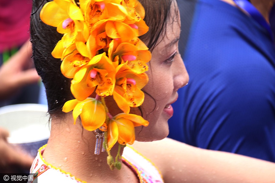 Water-sprinkling festival marked in SW China