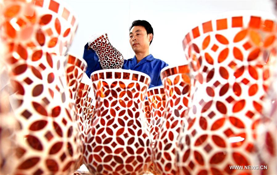 Handicrafts made in E China's Shandong