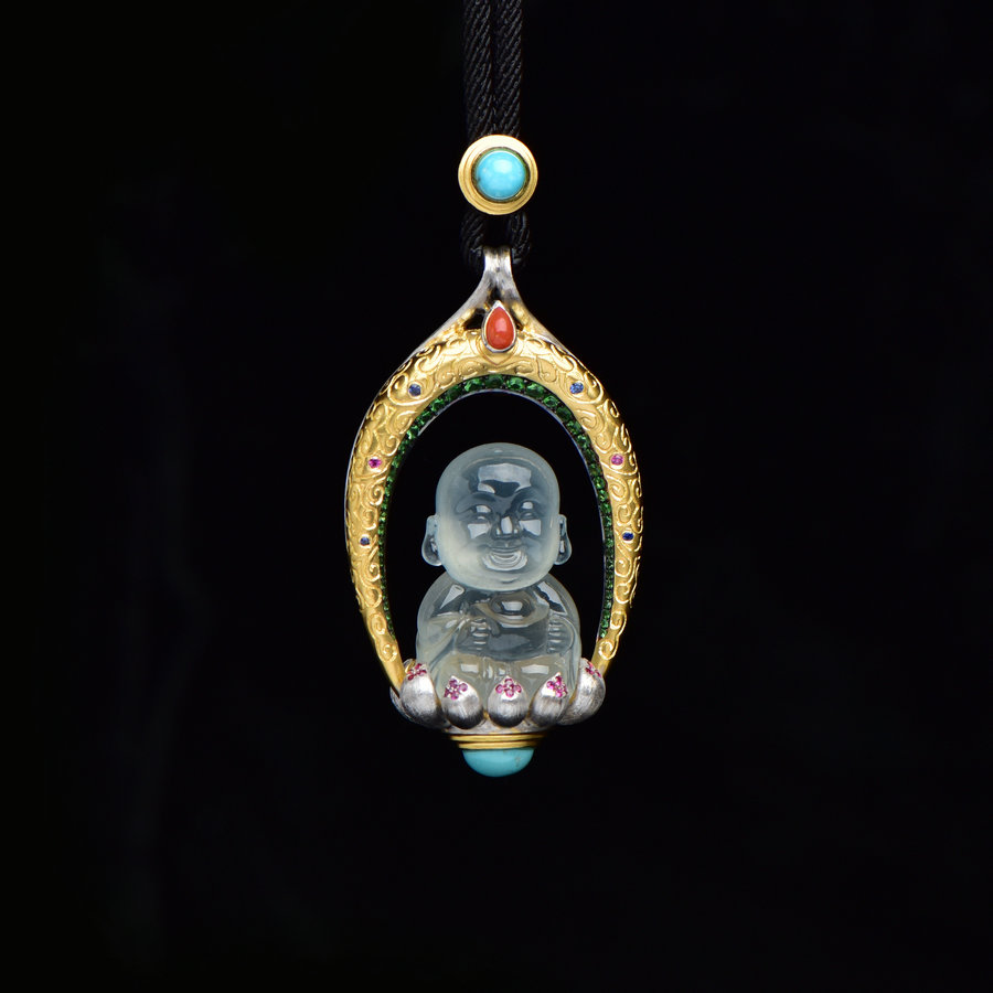 Original Yunnan jewelry on display in Shenzhen