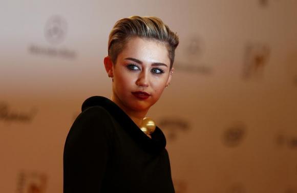 Miley Cyrus, Arias murder trial top Yahoo's 2013 searches