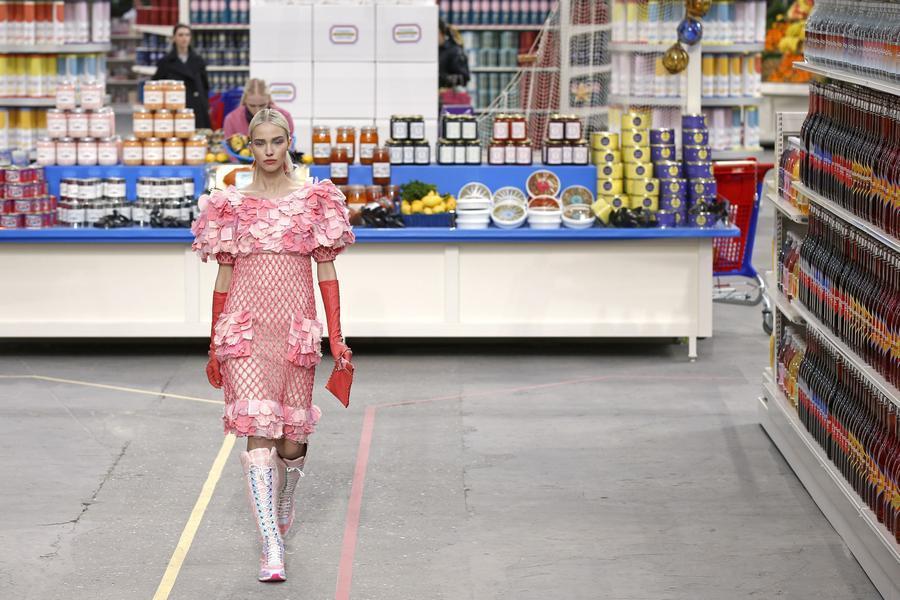 Chanel turns runway into supermarket[8]