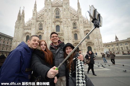Should selfie sticks be banned?