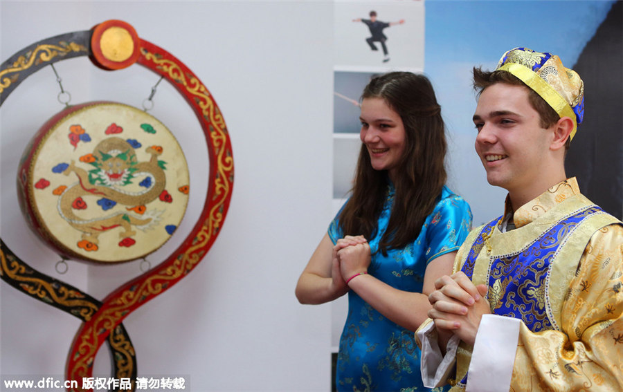 UK students experience Chinese culture in Tianjin