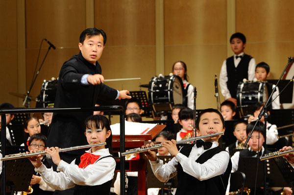 School gives symphonic concert