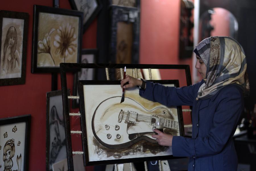 Palestinian girl 'pours' coffee on paintings