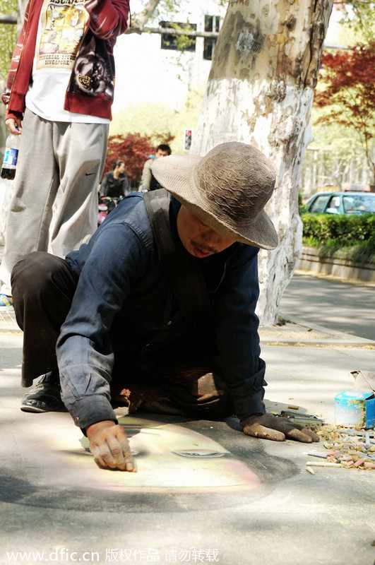 Self-taught artist wows Nanjing crowd