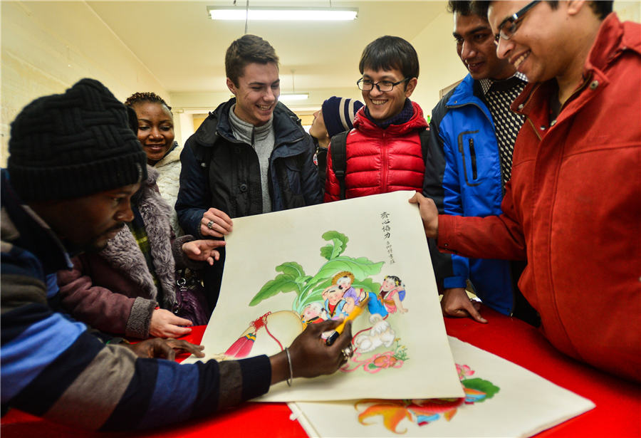 MIT students savor Chinese woodblock art in Tianjin