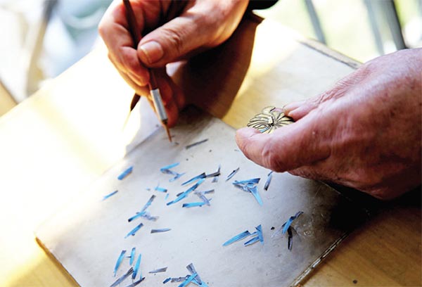 Making kingfisher feathers soar