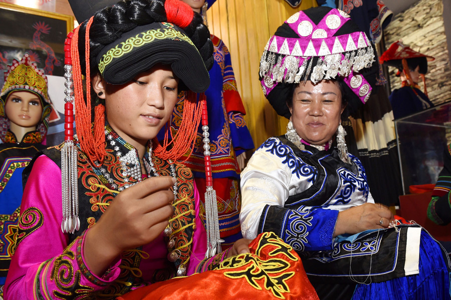Intangible cultural heritage exhibition opens in Sichuan