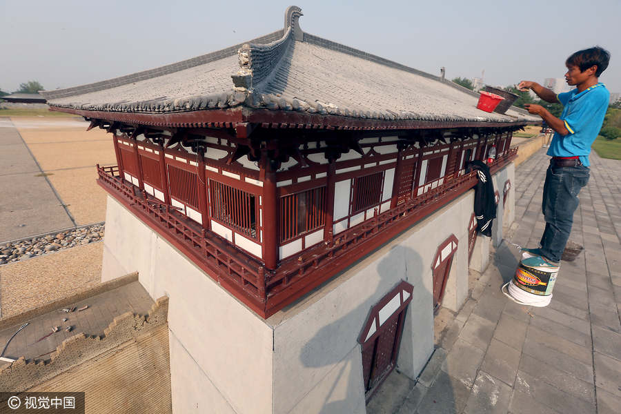 Miniature replica of Daming Palace shows craftsmanship
