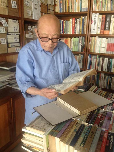Book lovers flock to 117-year-old store run by elderly man