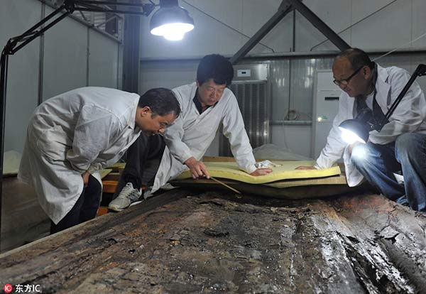 Handwritings and symbols found at Emperor Liu He's tomb