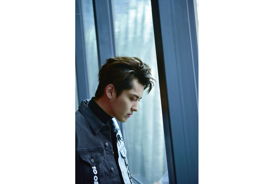 Fashion icon Kris Wu releases new photos