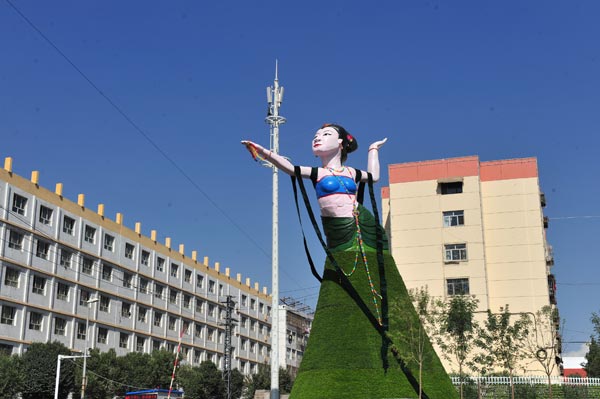 Controversial statue demolished in Urumqi