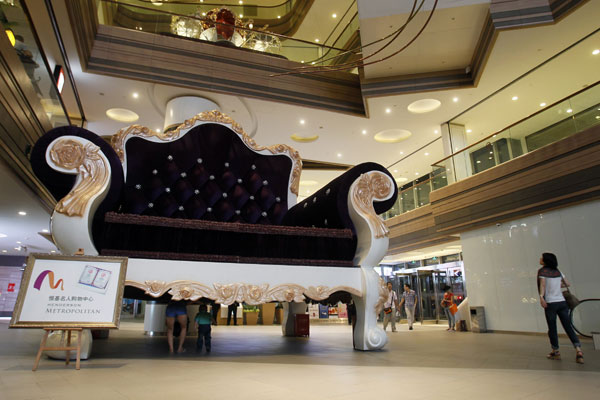 World's biggest sofa in Shanghai