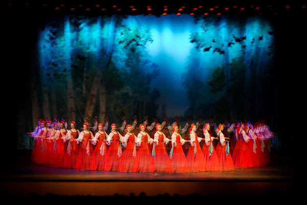 Russian dancers perform in China's Changchun