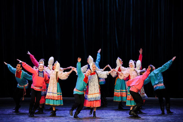 Russian dancers perform in China's Changchun