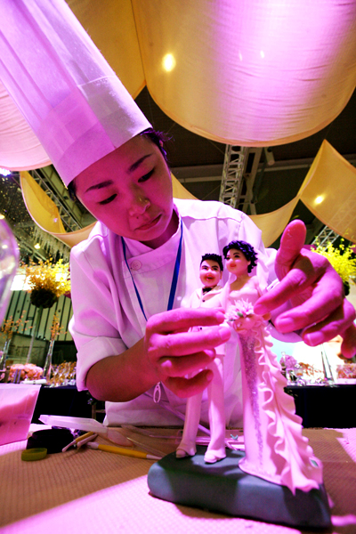 Dough sculptures for Chinsese Valentine's Day