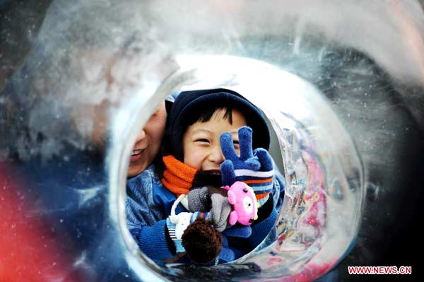 People enjoy ice sculptures in Harbin