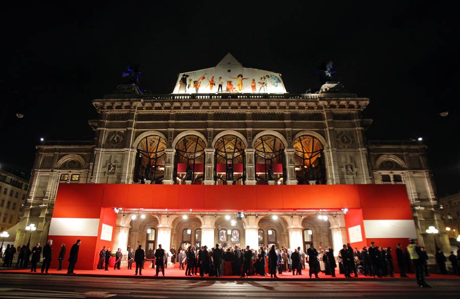 Opera Ball opens in Vienna