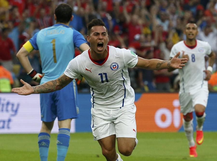 Spain's reign ends as Chile prove too hot to handle